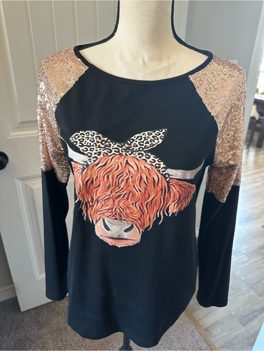 Black Sequin-Shoulder Graphic Highland Cow Long Sleeve Top